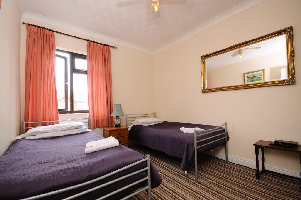 Zweibettzimmer mit Gemeinschaftsbad