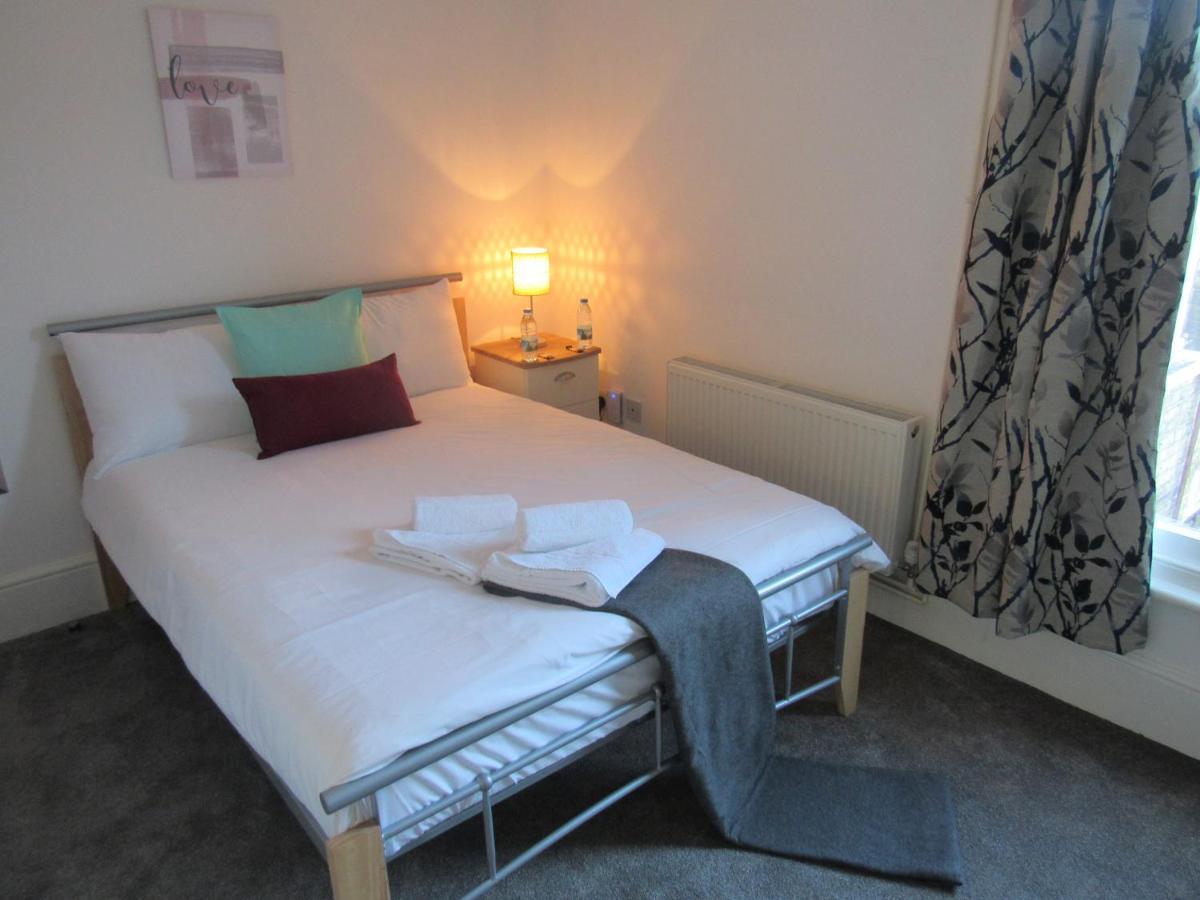 Grote Tweepersoonskamer met Eigen Badkamer